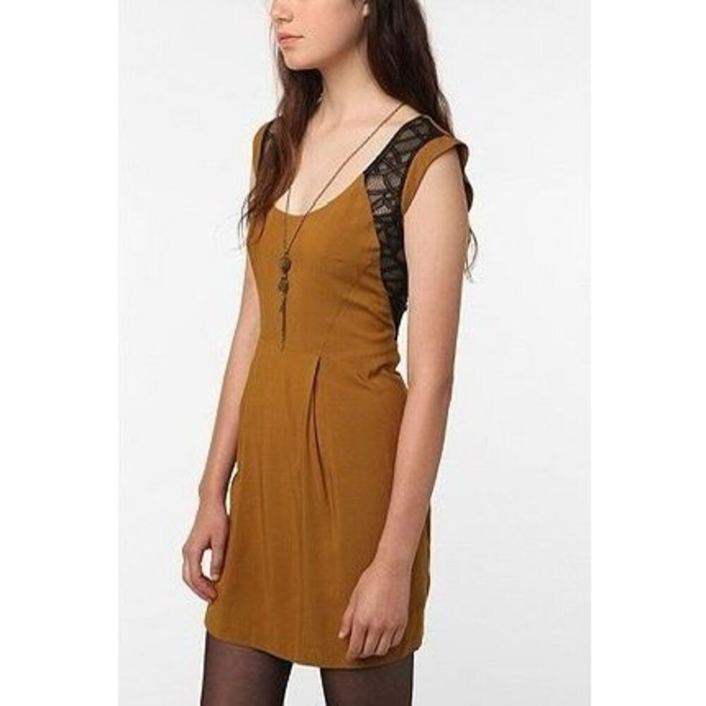 ✨Silence + Noise Womens short sleeve brown/green Sz 4 dress w/ lace✨